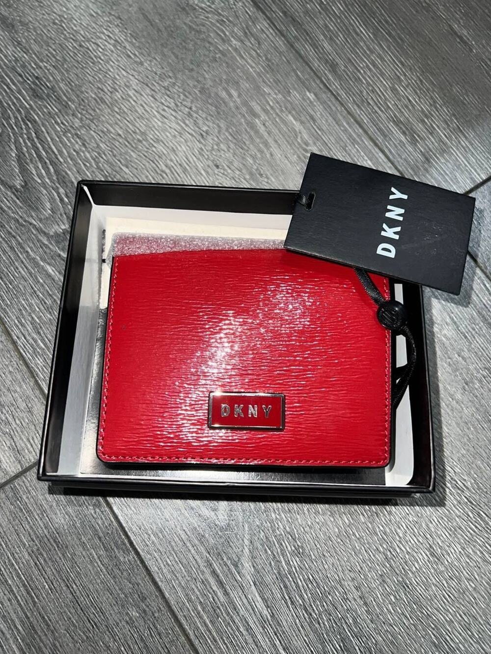 DKNY Women's Bryant Bi-Fold red small leather Wallet S000178